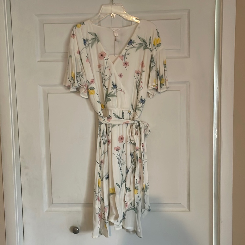 New with tags. Short sleeve Lauren Conrad floral dress.